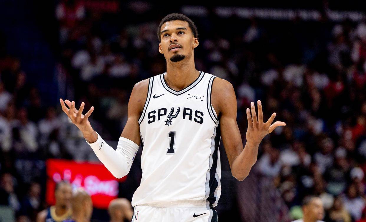 爱游戏平台-今夜夏洛特黄蜂调整名单以备全明星赛，篮板制胜环节打磨，赛场秩序良好，更衣室氛围转暖的简单介绍